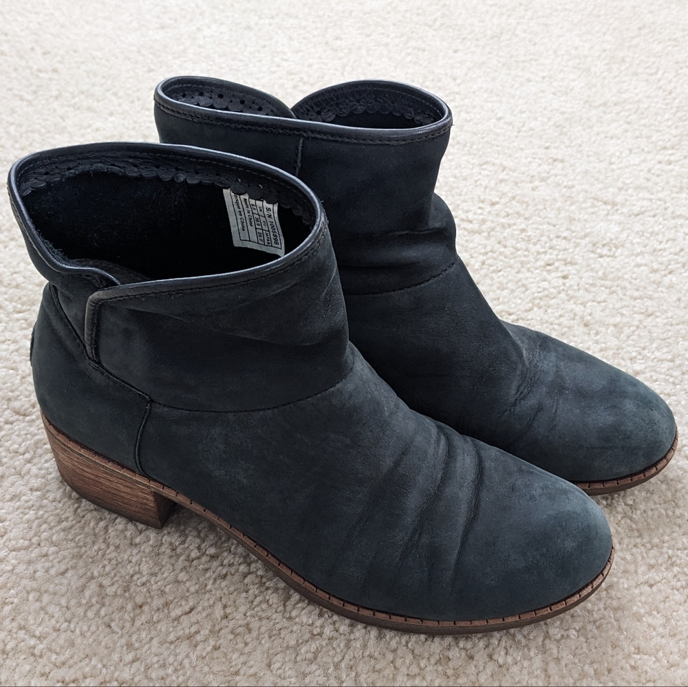 Ugg Darling Suede Boot- Black
